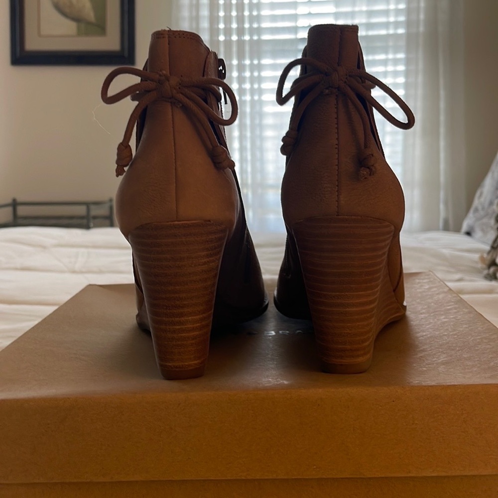 LUCKY BRAND Tan Wedge Ankle Booties 8 M NWOT - Picture 6 of 7